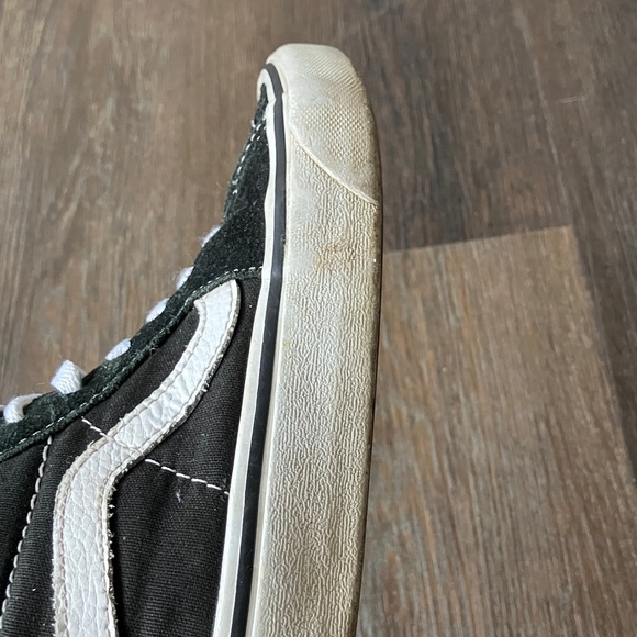 Vans Black and White Unisex Shoes - Picture 8 of 13